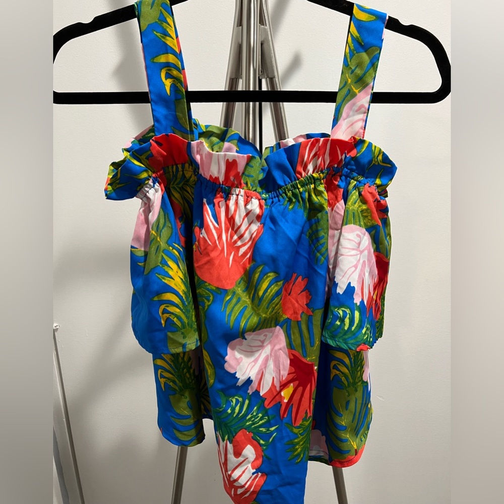 Off-shoulder short sleeve flower top
